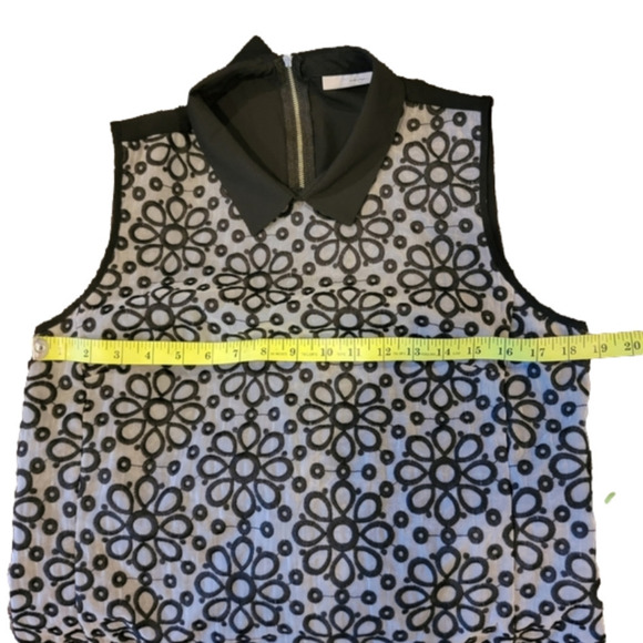 Halogen Sleeveless Embroidered High Collar Zippered Back Blouse Size M - Picture 8 of 9